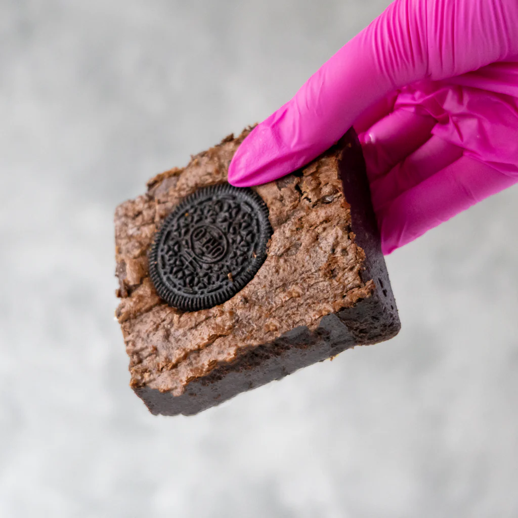 Cookies 'n Cream Brownie Slab - Image 4