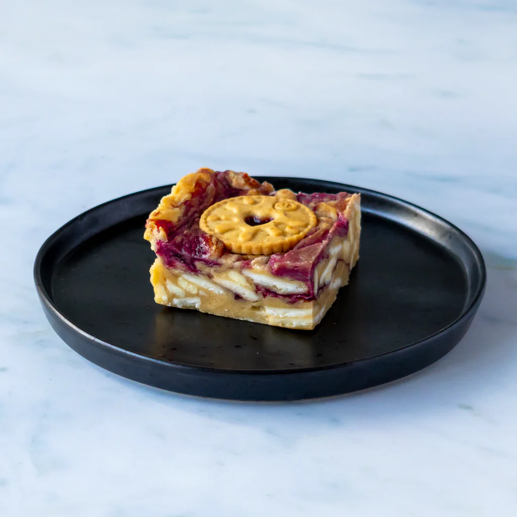 Blondie Slab with Jammie Dodger - Image 4