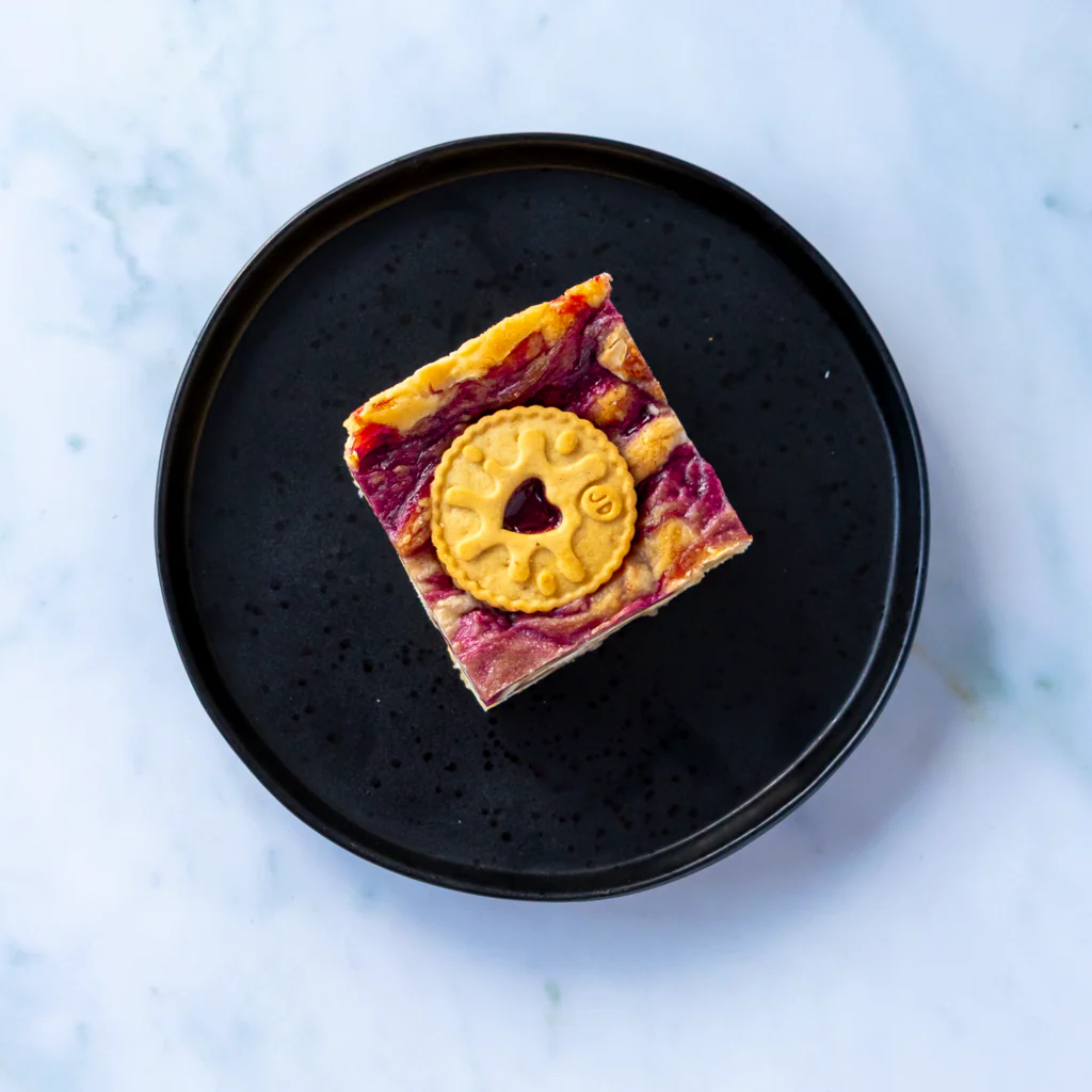 Blondie Slab with Jammie Dodger - Image 5