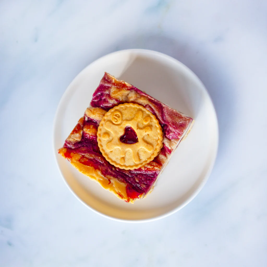 Blondie Slab with Jammie Dodger - Image 8