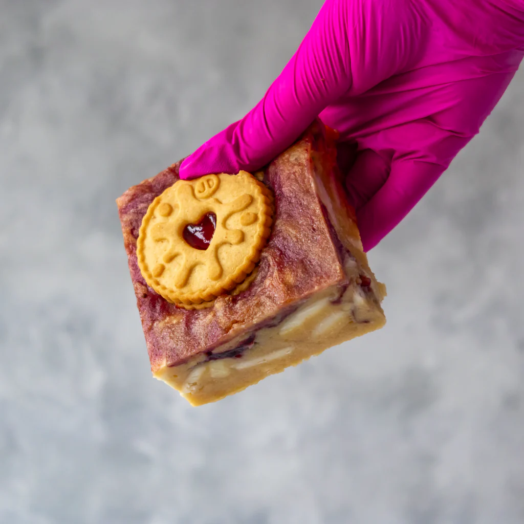 Blondie Slab with Jammie Dodger - Image 9