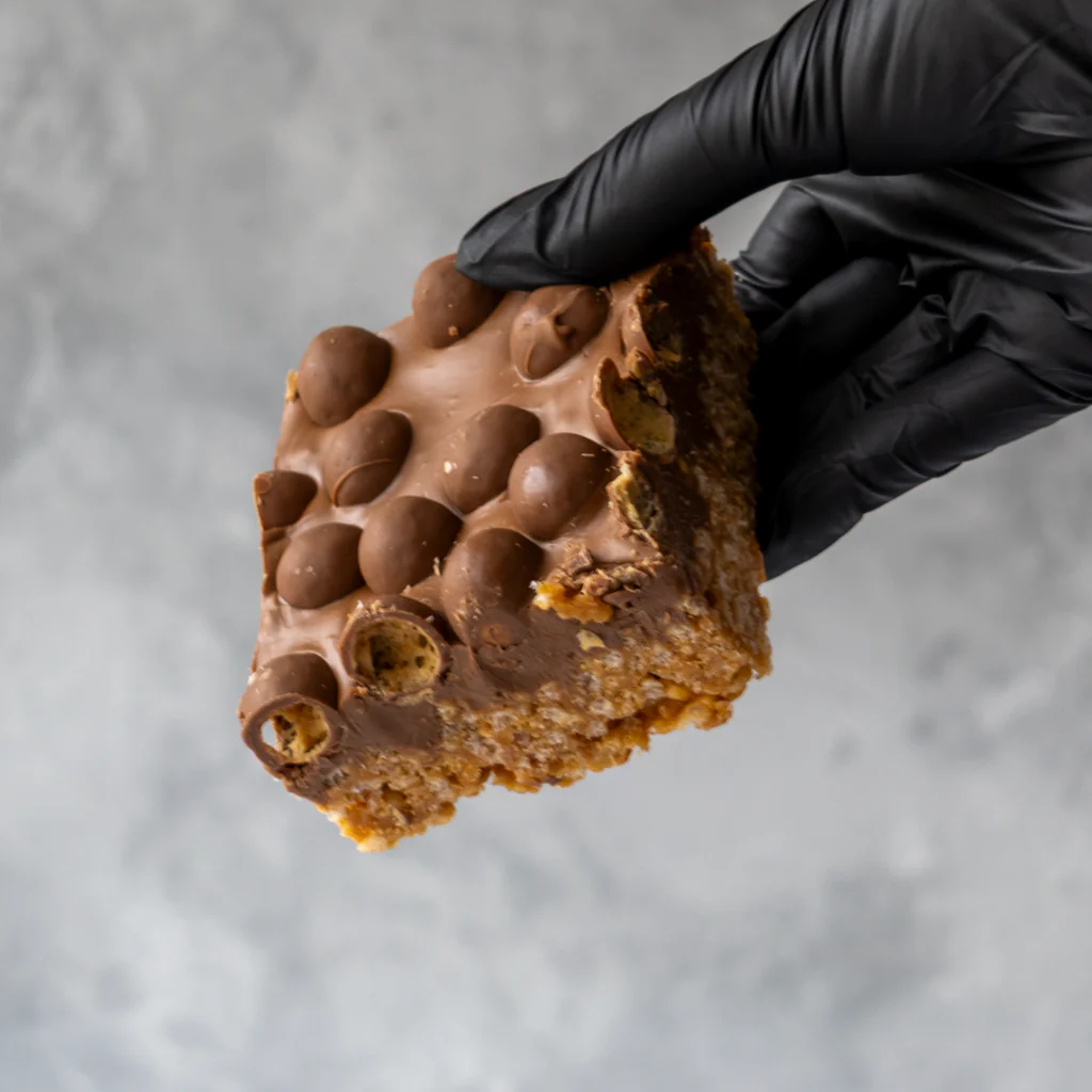 Crispie Slab with Malteser - Image 4