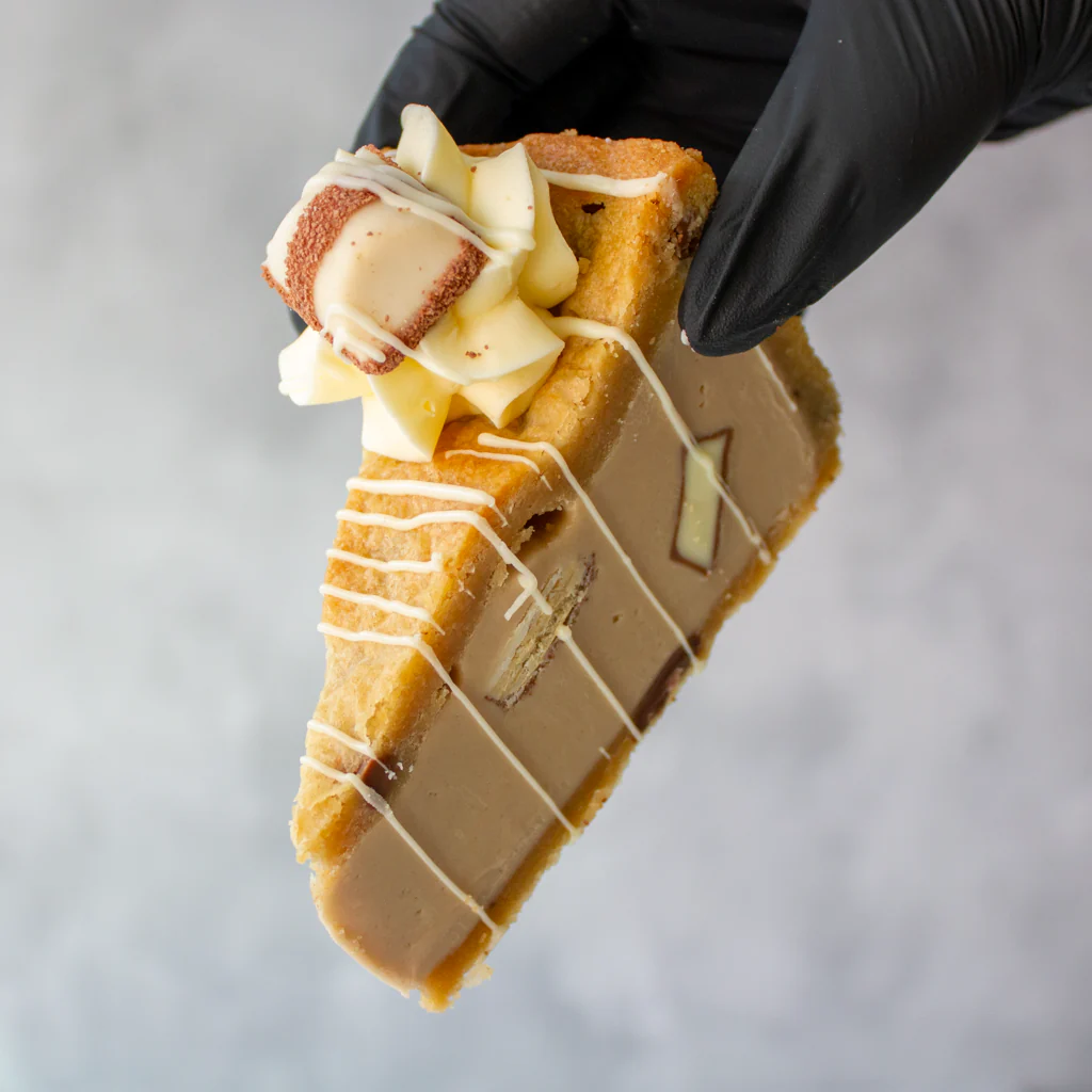 Cookie Pie Slice with Kinder Bueno White - Image 6